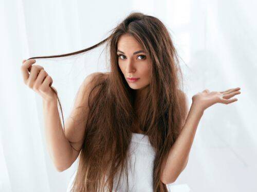 Jak pozbyć się suchych włosów: 8 podstawowych wskazówek, które warto rozważyć