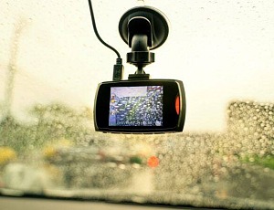 Jakie są koszty posiadania kamery do samochodu? Porównanie cen i funkcji